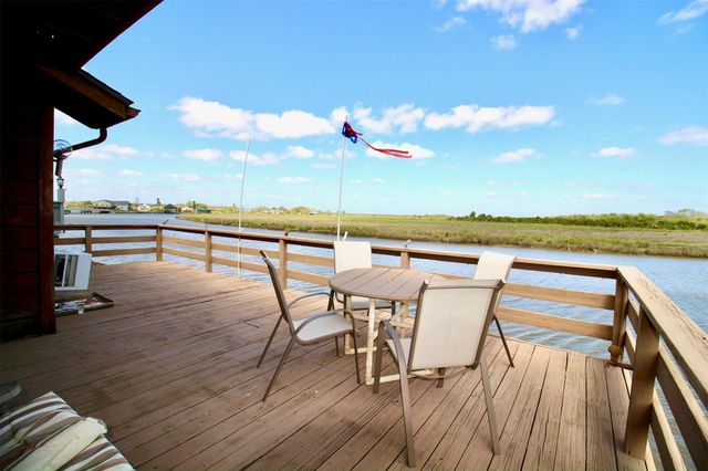 215 Redfish Drive, Freeport, TX 77541
