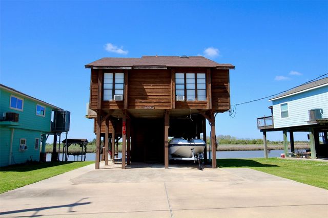 215 Redfish Drive, Freeport, TX 77541