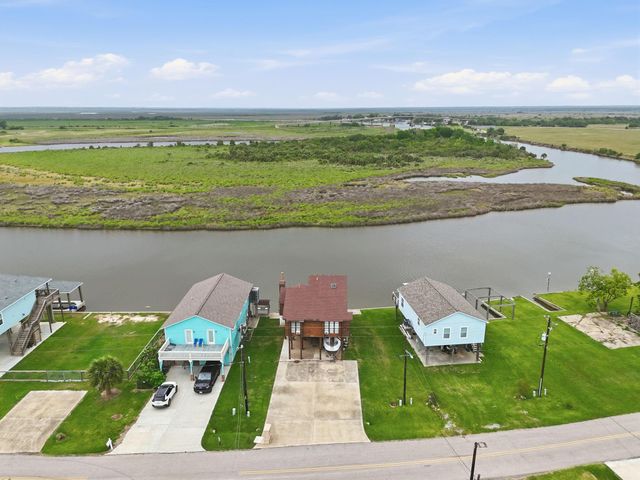 215 Redfish Drive, Freeport, TX 77541
