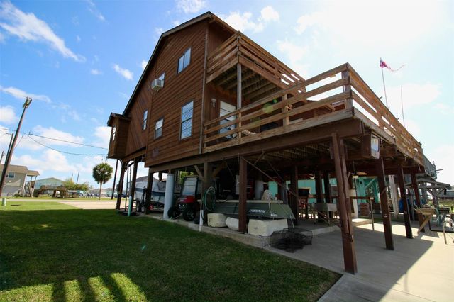 215 Redfish Drive, Freeport, TX 77541