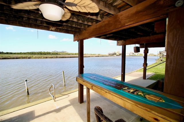 215 Redfish Drive, Freeport, TX 77541