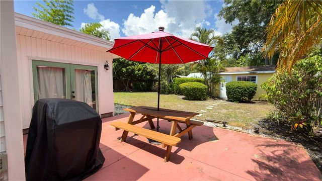 2475 W PAULSTAN COURT, Sarasota, FL 34237