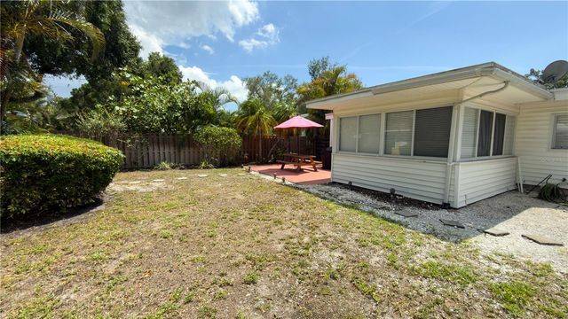 2475 W PAULSTAN COURT, Sarasota, FL 34237