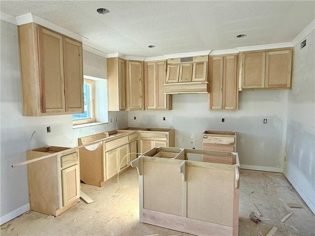 8973 NE 99th Street, Kansas City, MO 64157