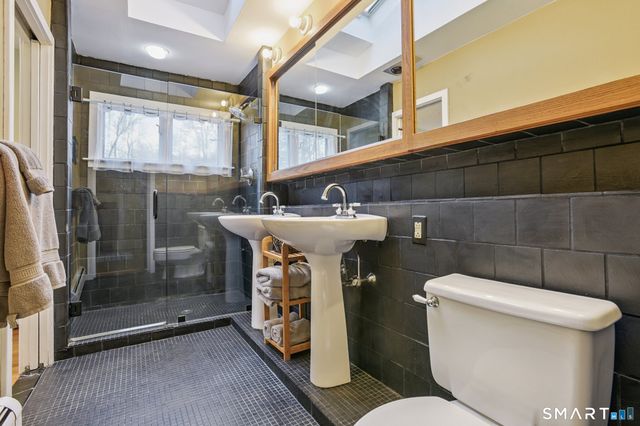 56 Roger Road, New Haven, CT 06515