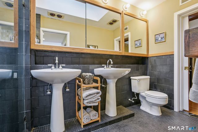 56 Roger Road, New Haven, CT 06515