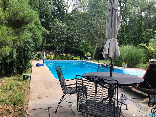 56 Roger Road, New Haven, CT 06515