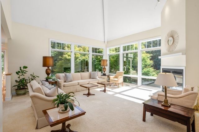 9 Esty Way, Groveland, MA 01834