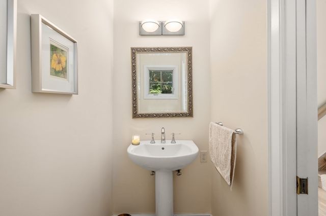 9 Esty Way, Groveland, MA 01834