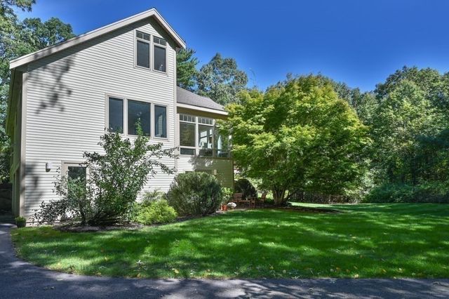 9 Esty Way, Groveland, MA 01834