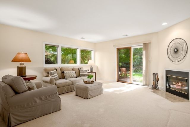 9 Esty Way, Groveland, MA 01834