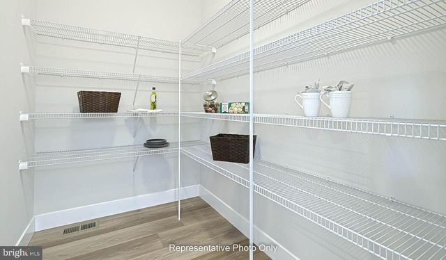 2420 HAWTHORNE DR, Harrisburg, PA 17110