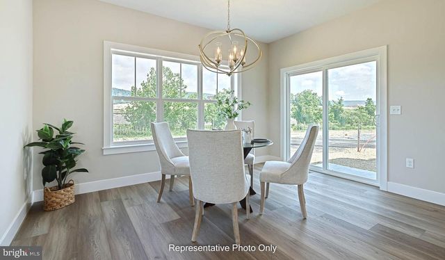 2420 HAWTHORNE DR, Harrisburg, PA 17110