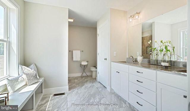 2420 HAWTHORNE DR, Harrisburg, PA 17110