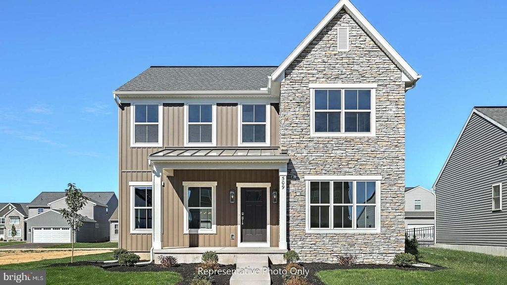 2420 HAWTHORNE DR, Harrisburg, PA 17110