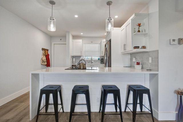 311 E Ocean Avenue 102, Lantana, FL 33462