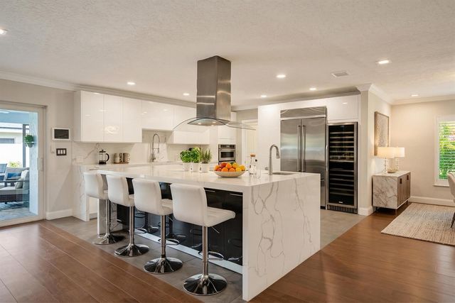 5841 Bayview Drive, Fort Lauderdale, FL 33308
