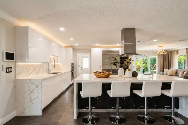 5841 Bayview Drive, Fort Lauderdale, FL 33308