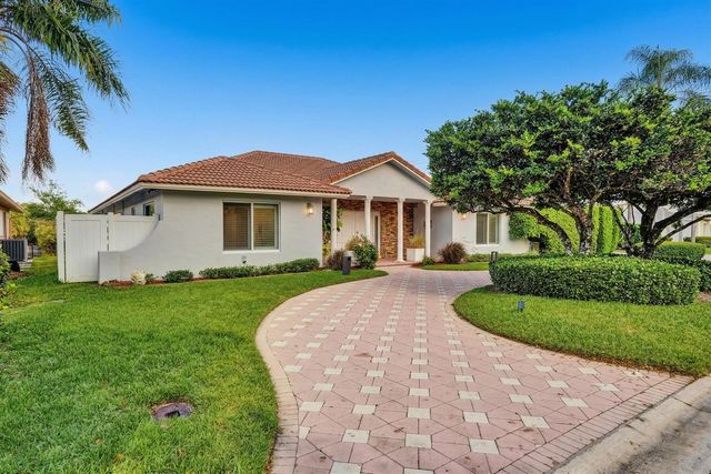 5841 Bayview Drive, Fort Lauderdale, FL 33308