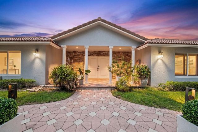 5841 Bayview Drive, Fort Lauderdale, FL 33308
