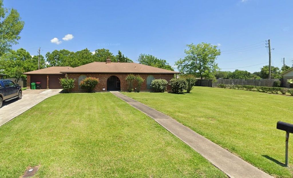 3400 Coachman Drive, Baytown, TX 77521