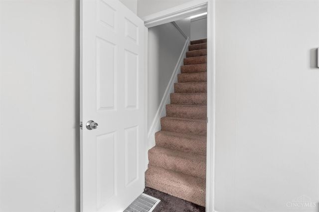 3962 Standish Avenue, Cincinnati, OH 45213