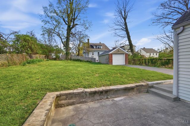 3962 Standish Avenue, Cincinnati, OH 45213
