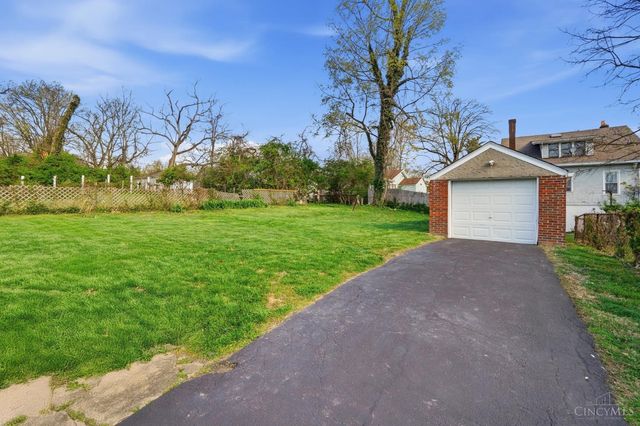 3962 Standish Avenue, Cincinnati, OH 45213
