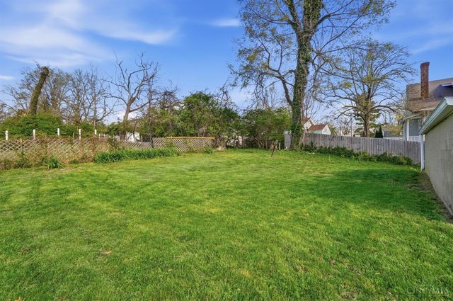 3962 Standish Avenue, Cincinnati, OH 45213