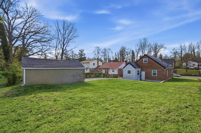 3962 Standish Avenue, Cincinnati, OH 45213