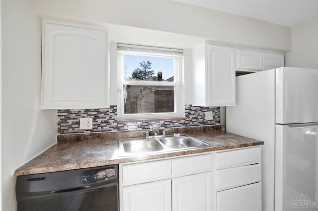 3962 Standish Avenue, Cincinnati, OH 45213