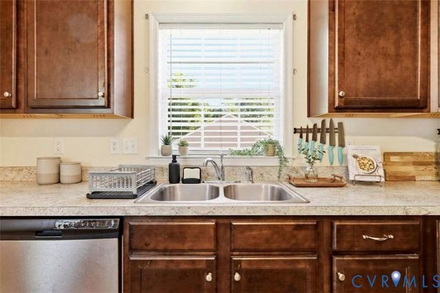 329 Beechwood Park Ln, Highland Springs, VA 23075