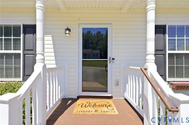 329 Beechwood Park Ln, Highland Springs, VA 23075