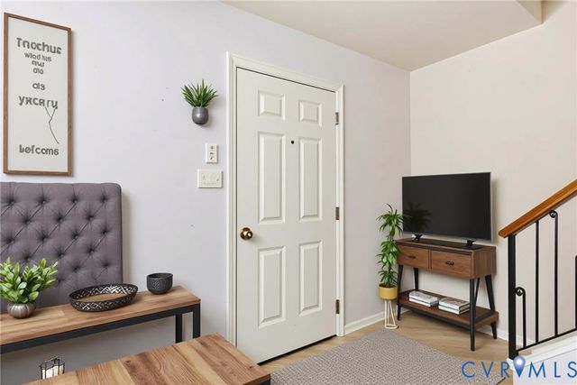 329 Beechwood Park Ln, Highland Springs, VA 23075