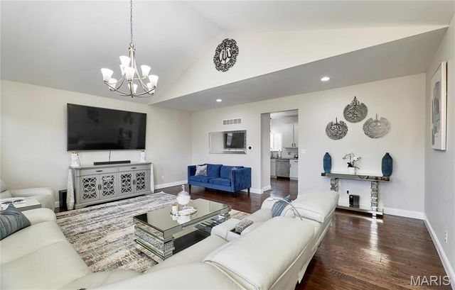 5451 Hagemann Pointe Drive, St Louis, MO 63128