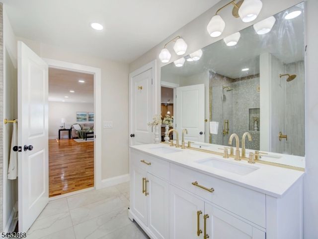 156 W Lincoln Ave, Roselle Park Boro, NJ 07204