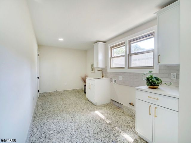 156 W Lincoln Ave, Roselle Park Boro, NJ 07204