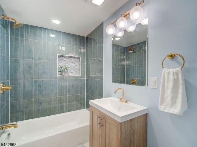 156 W Lincoln Ave, Roselle Park Boro, NJ 07204