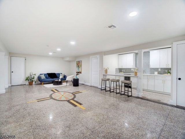 156 W Lincoln Ave, Roselle Park Boro, NJ 07204