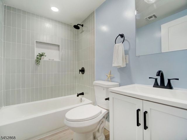 156 W Lincoln Ave, Roselle Park Boro, NJ 07204