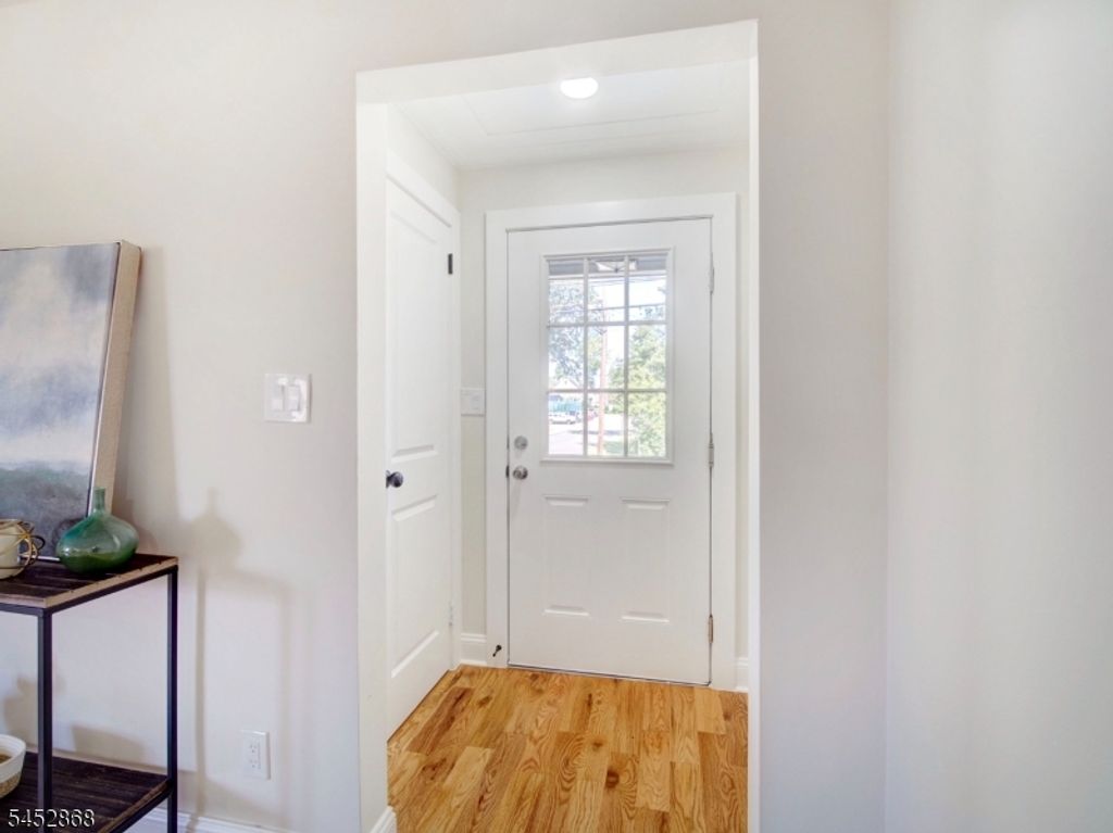 156 W Lincoln Ave, Roselle Park Boro, NJ 07204 — photo 4
