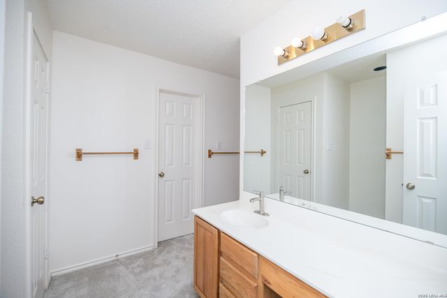 7422 BEN CRENSHAW CT, San Antonio, TX 78244