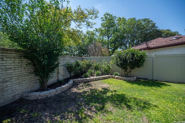 7422 BEN CRENSHAW CT, San Antonio, TX 78244