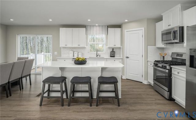 1 Nine Iron Dr, Richmond, VA 23223