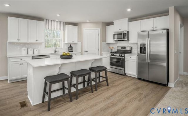 1 Nine Iron Dr, Richmond, VA 23223
