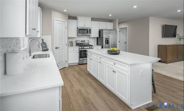 1 Nine Iron Dr, Richmond, VA 23223