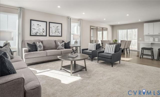 1 Nine Iron Dr, Richmond, VA 23223