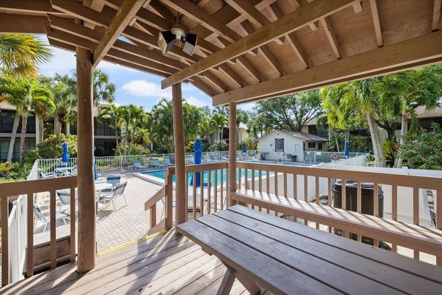 634 BIRD BAY DRIVE E 201, Venice, FL 34285