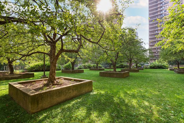 150 W End Ave Apt 10P, New York City, NY 10023
