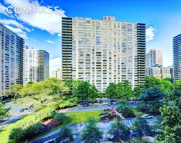 150 W End Ave Apt 10P, New York City, NY 10023